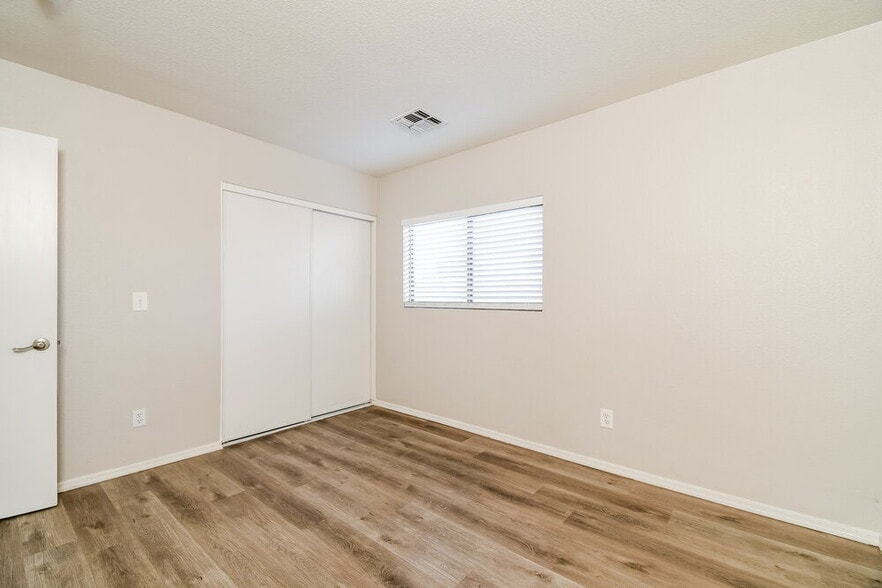 Building Photo - 1080 S Bogle Ct