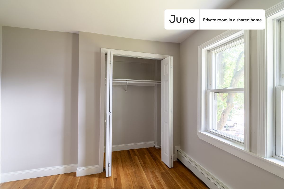 Building Photo - Room in Shared 5 bed/1.5 bath home