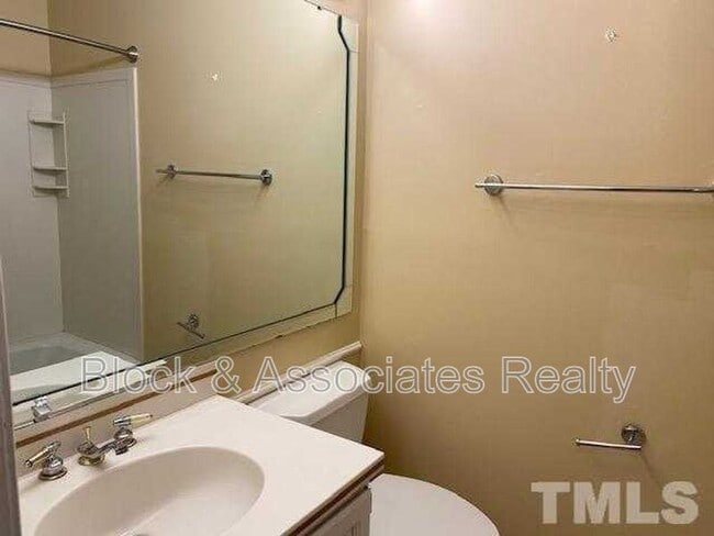 Building Photo - 3612 Pine Knoll Dr