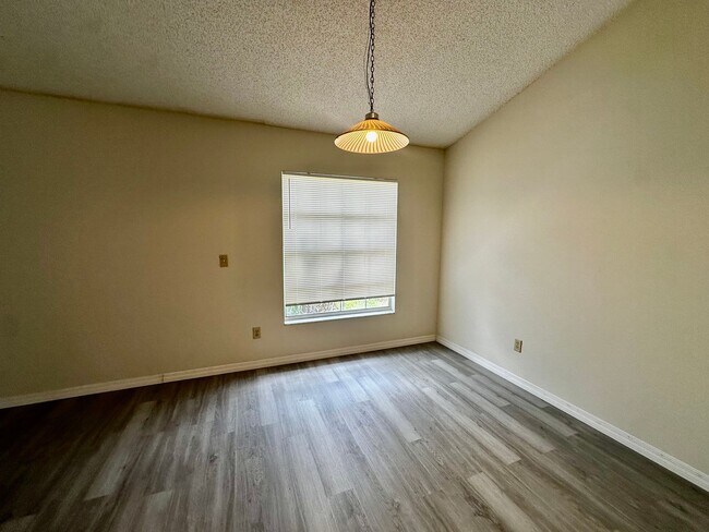 Building Photo - 3723 Narroline Dr