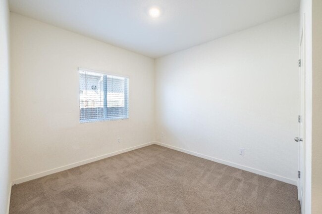 Building Photo - 2057 Skipper Cv Wy