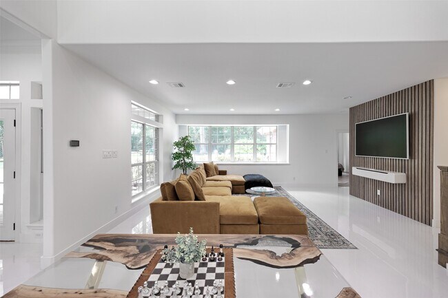 Building Photo - 11492 Majestic Dr