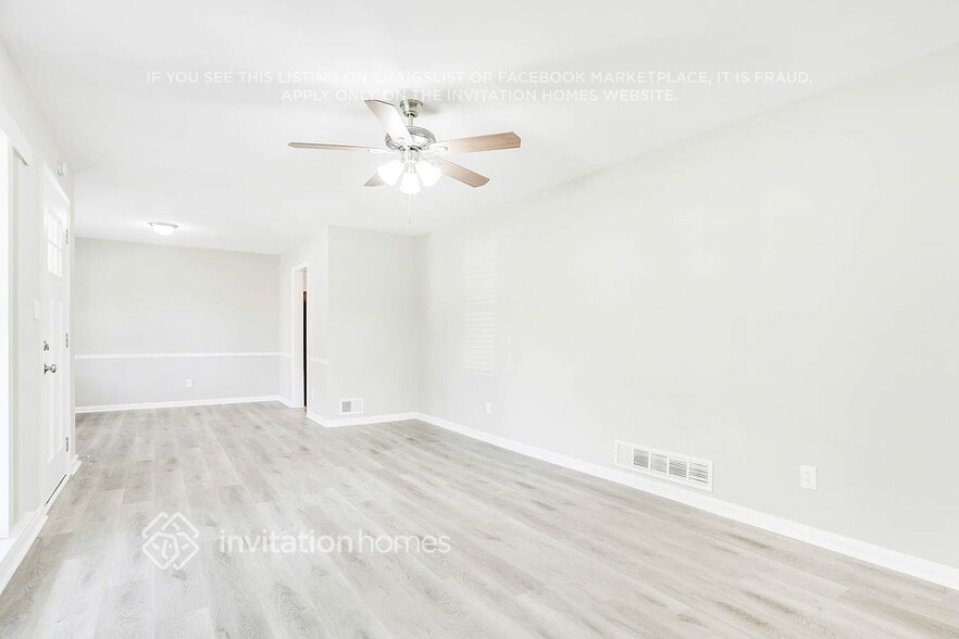 Building Photo - 2434 Shamrock Dr