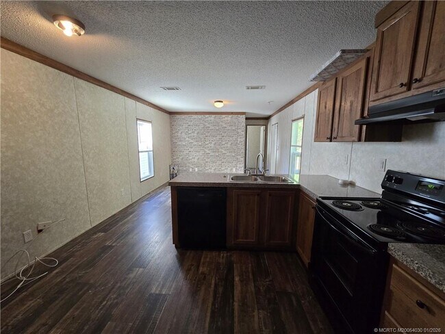 Building Photo - 112 NE 18th St