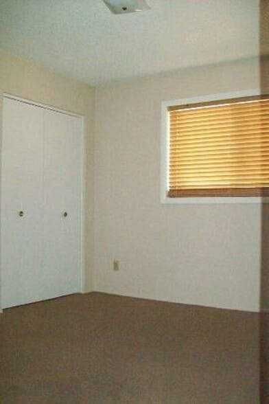 Building Photo - 1146 E Campus Dr