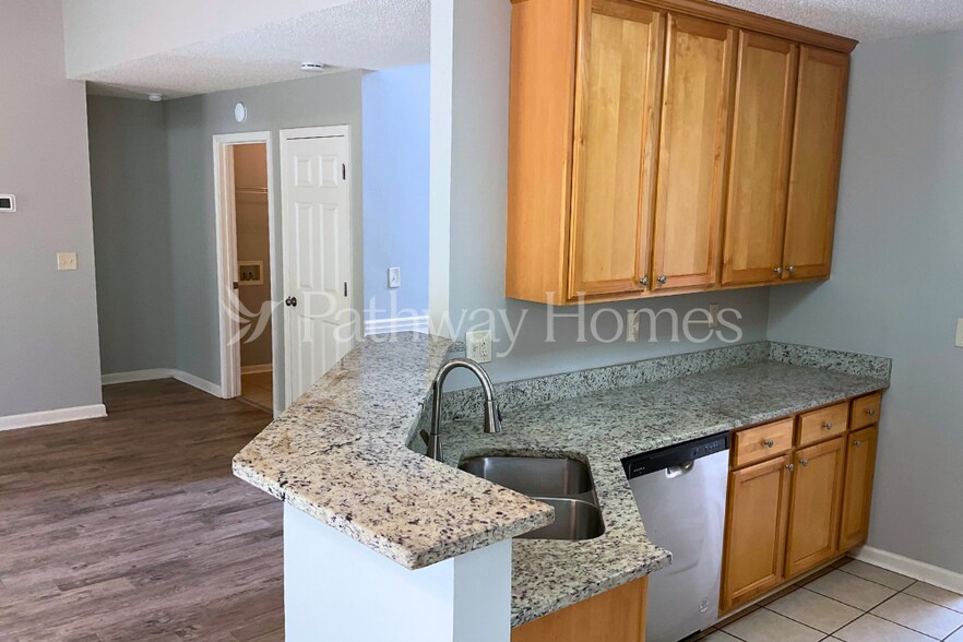 Building Photo - 229 Deodar Ln