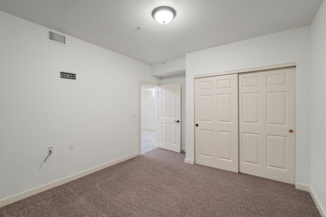 Building Photo - 355 W Waterside Dr
