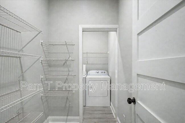 Building Photo - 1019 W 35th St