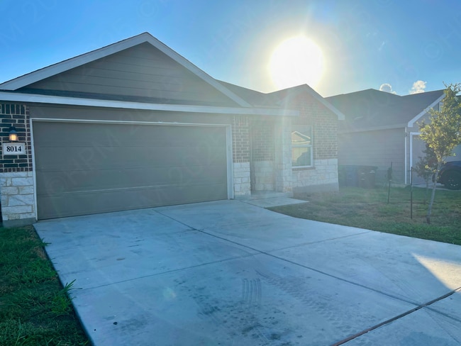 Building Photo - 8014 Chanting Bnd