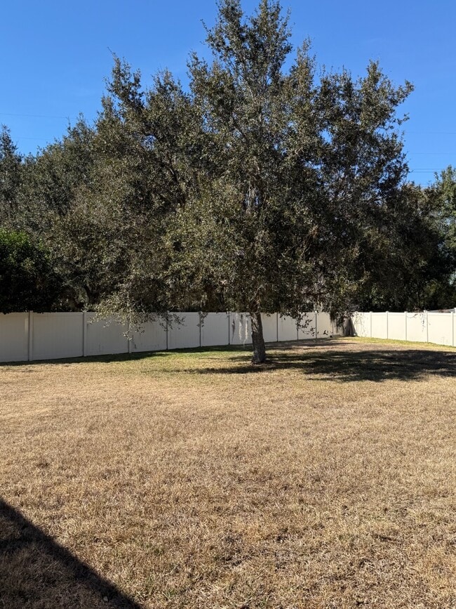 Building Photo - 17423 New Cross Cir