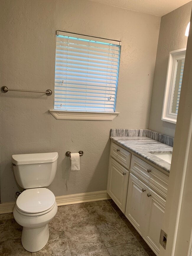 Building Photo - 3/2/2 on 1 ac LISD