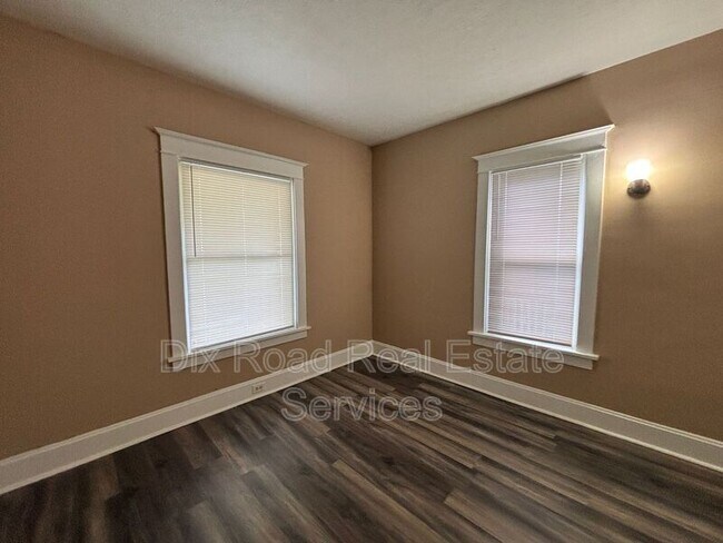 Building Photo - 208 Garfield St