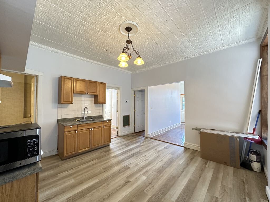 Building Photo - 2347 W 24th Pl