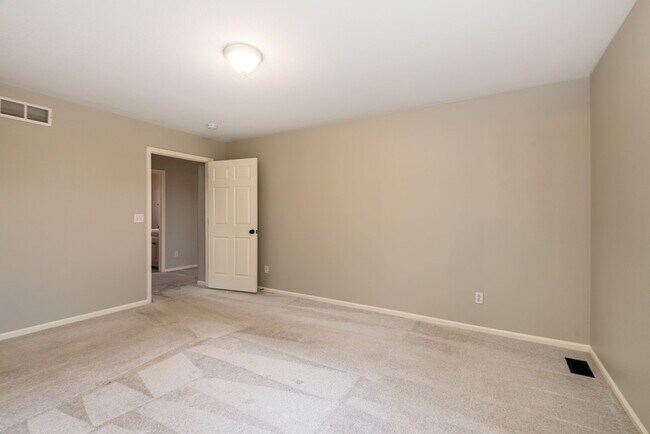 Building Photo - 4779 Waldenwood Dr
