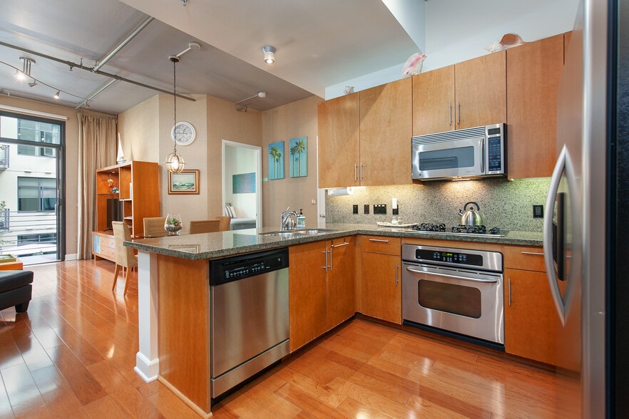 Building Photo - 1050 Island Ave