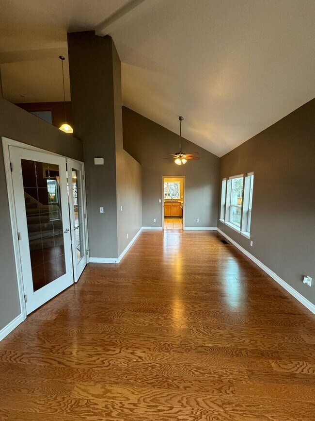 Building Photo - 4Bd/2.5Ba Maple Valley House