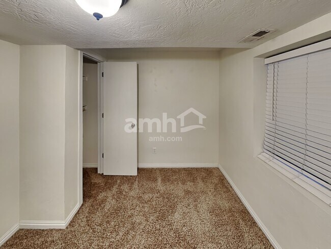 Building Photo - 957 W 1200 S