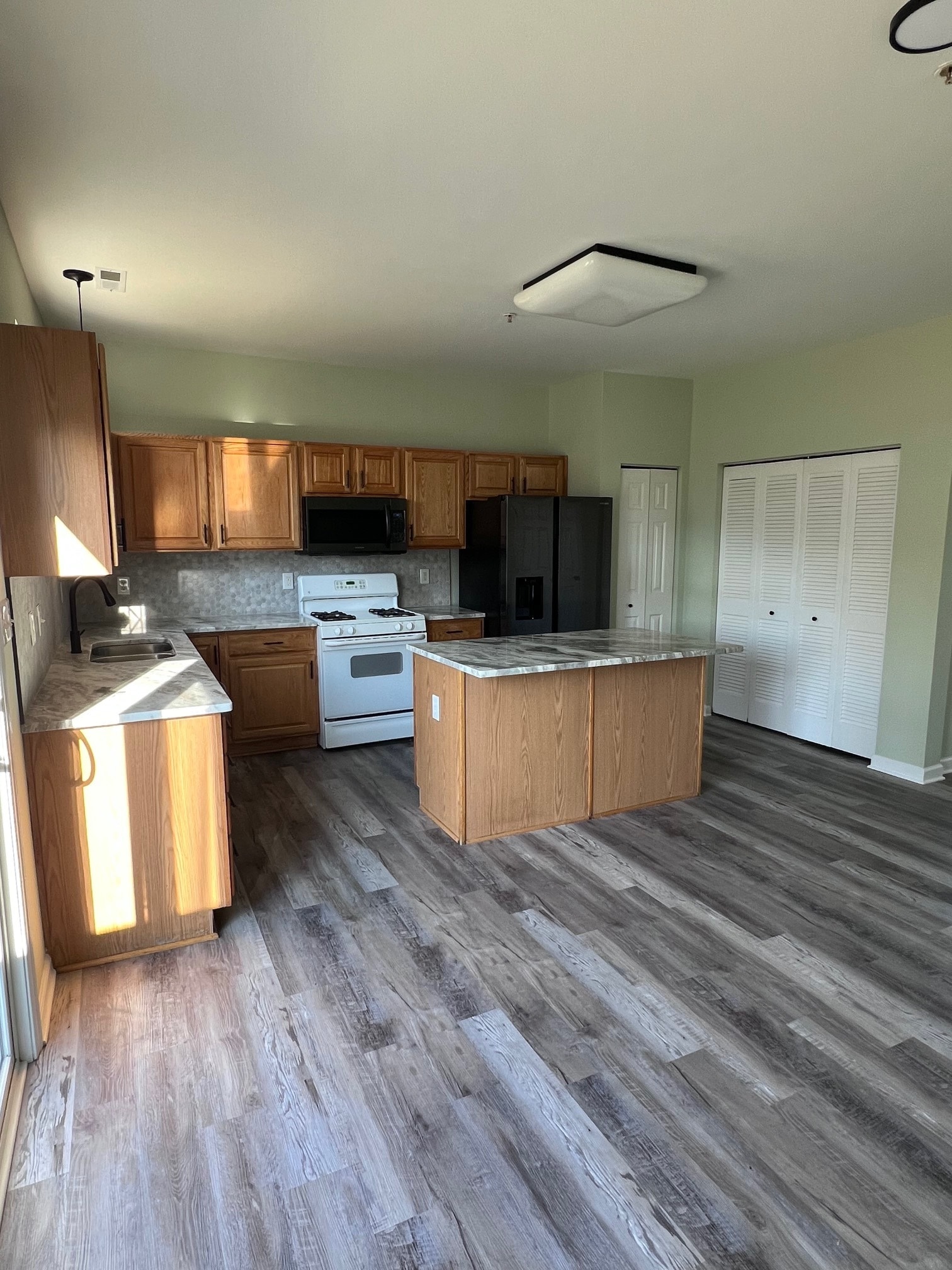 Building Photo - 1011 Meadow View Dr