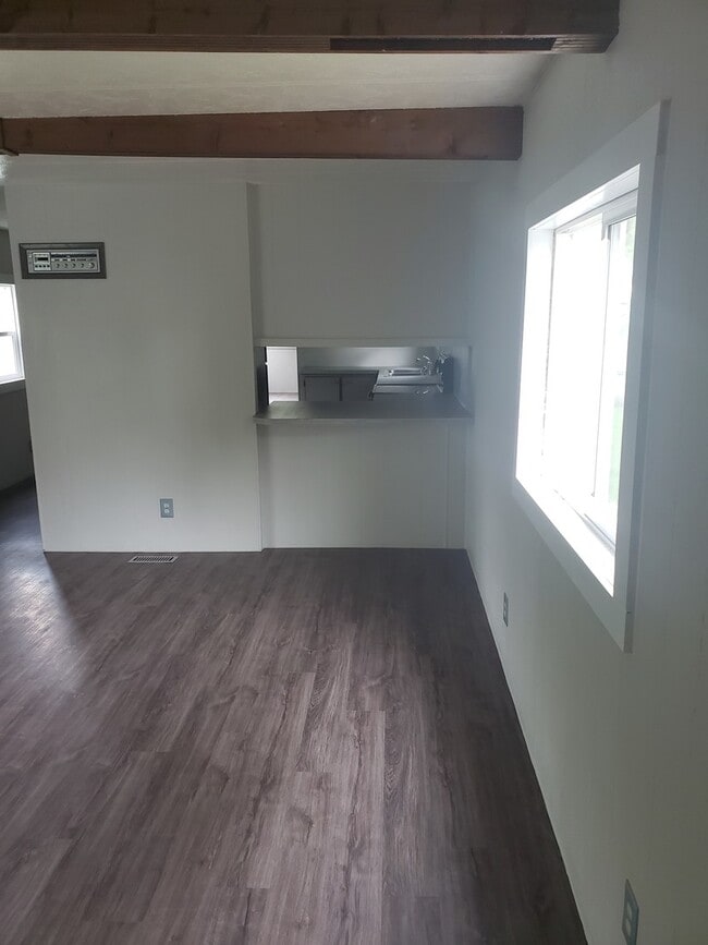 Building Photo - 3 bed 1.5 bath mobile