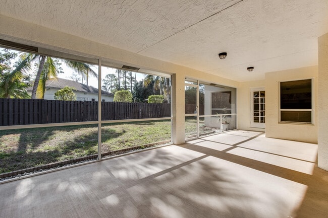 Building Photo - 14185 Greentree Dr