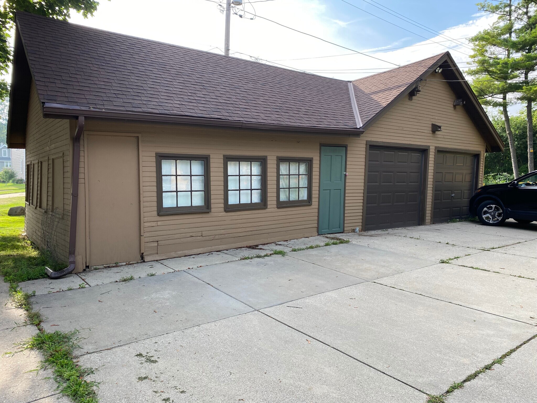 Garage - 1041 S 96th St