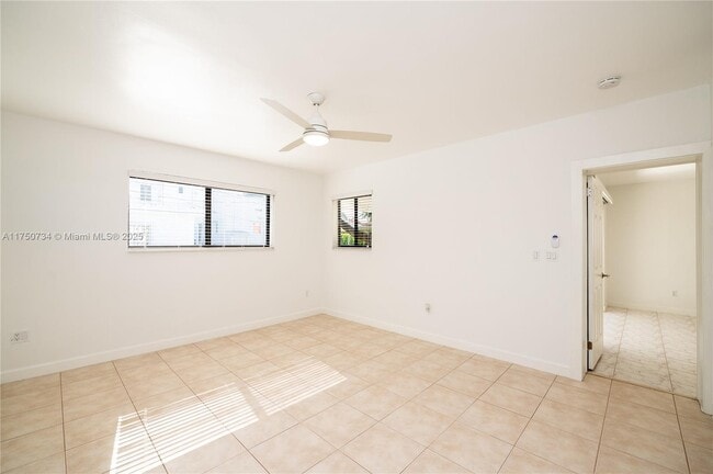 Building Photo - 2340 SW 16th St