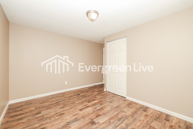 Building Photo - 6660 Celestine St