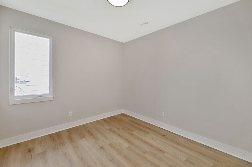 Building Photo - 2265 N 159th Ct E