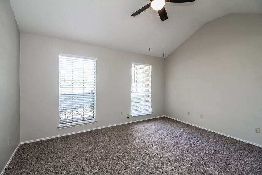 Building Photo - 927 Aspen Dr