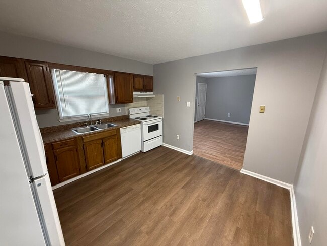 Building Photo - 327 Garden Park Dr