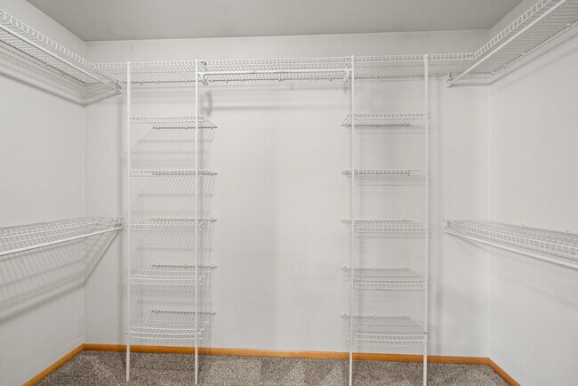 Building Photo - 608 Shadow Way