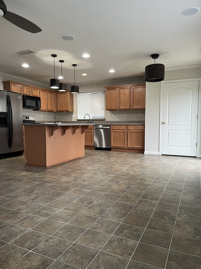 Building Photo - 1751 Barney Ave