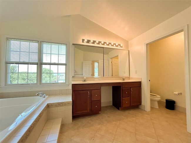 Building Photo - 101 Sunflower Cir