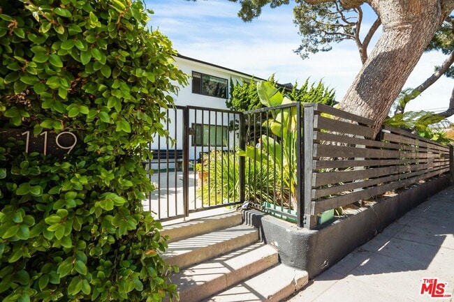 Building Photo - 119 Paloma Ave