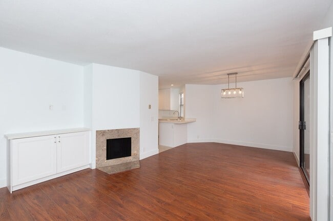 Building Photo - 2 bed, 2 bath Townhome – LA JOLLA/UTC