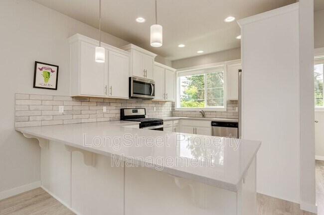 Building Photo - 17854 SW Rudolph Ln