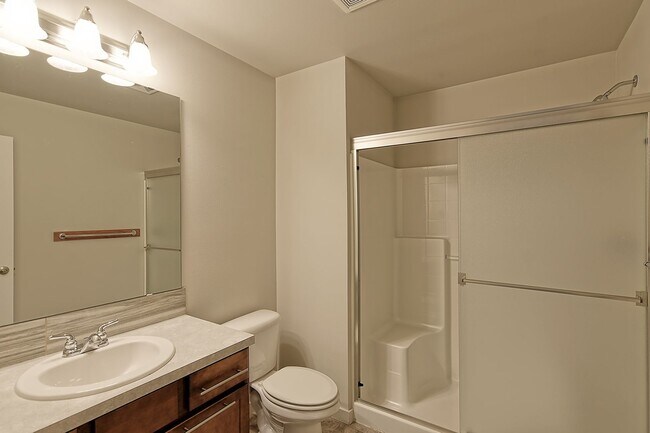 Building Photo - Near Silver Lake - Spacious 4 Bedroom Town...