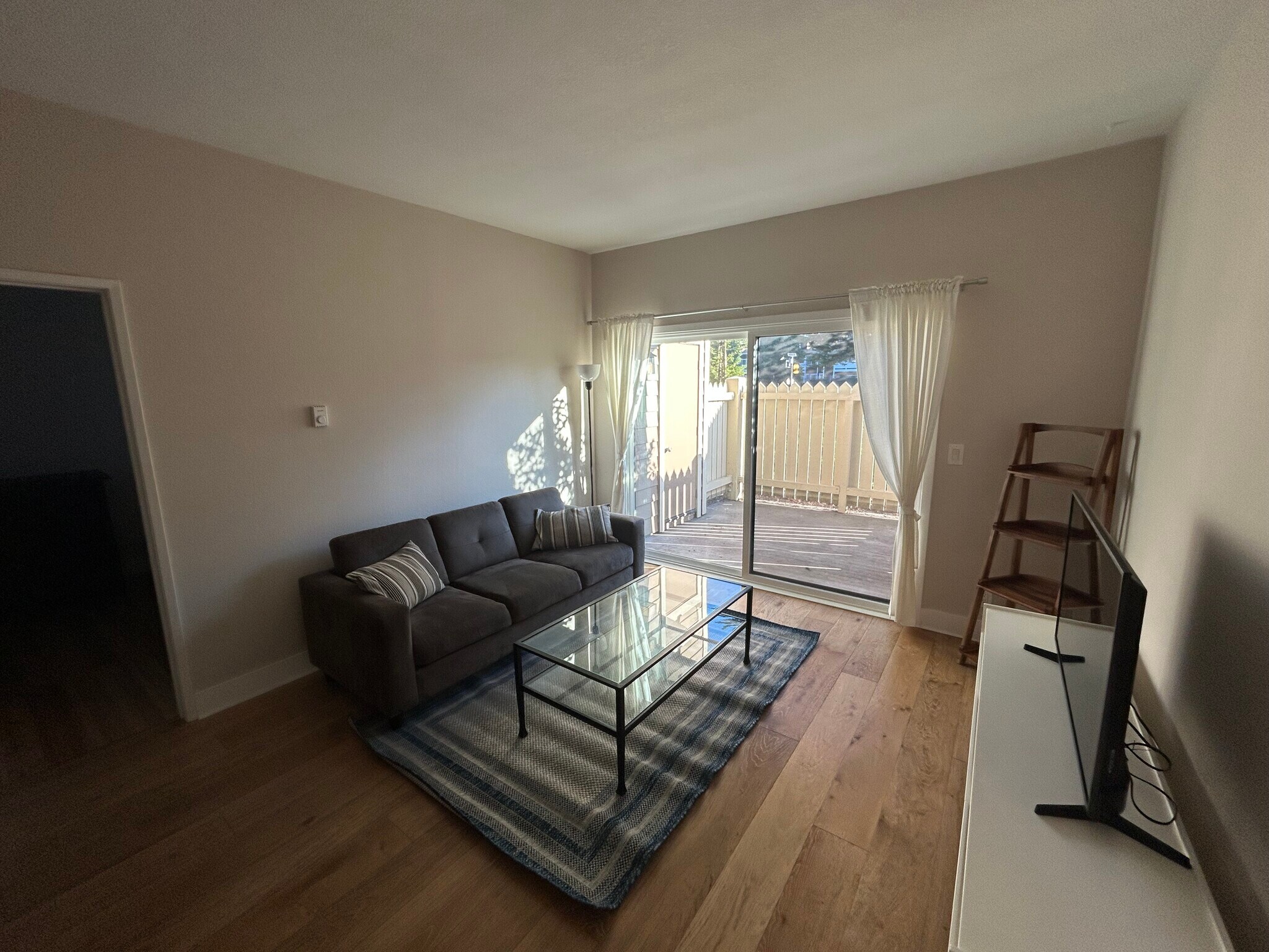 Building Photo - 57 Lakeshore Ct