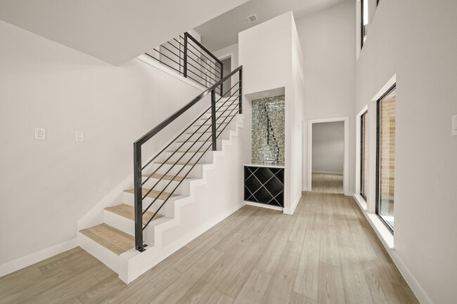 Building Photo - 3010 Manila Ln