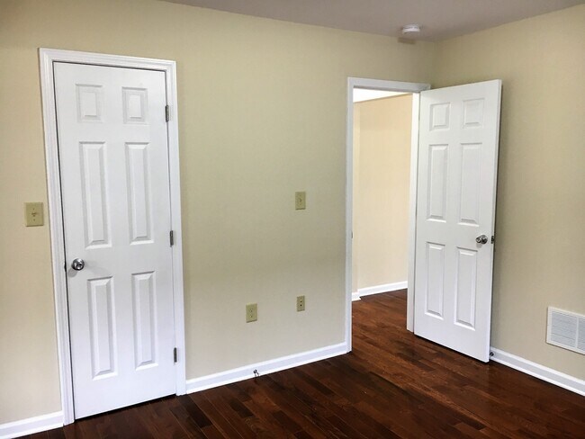 Building Photo - **BEAUTIFULLY REMODELED 2-BEDROOM HOME W/ 2-CAR GARAGE!!**