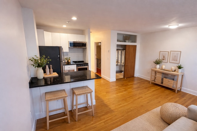 Building Photo - 92 W Cedar St