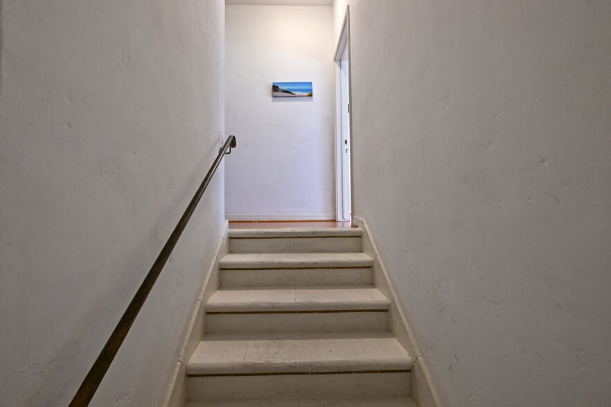 Building Photo - 657 S La Jolla Ave