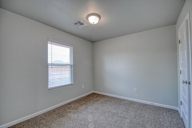 Building Photo - Brand New Construction in Varenna Landing! Storm shelter and lawn care included!