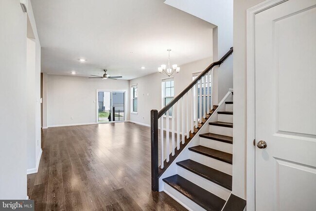 Building Photo - 404 Constellation Ln