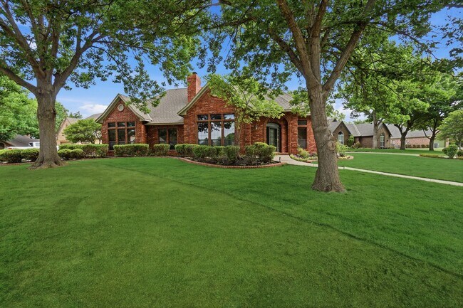 Building Photo - Beautiful & Newly Renovated 3 Bed & 2 Bath House in Heritage Hills with Private Pool