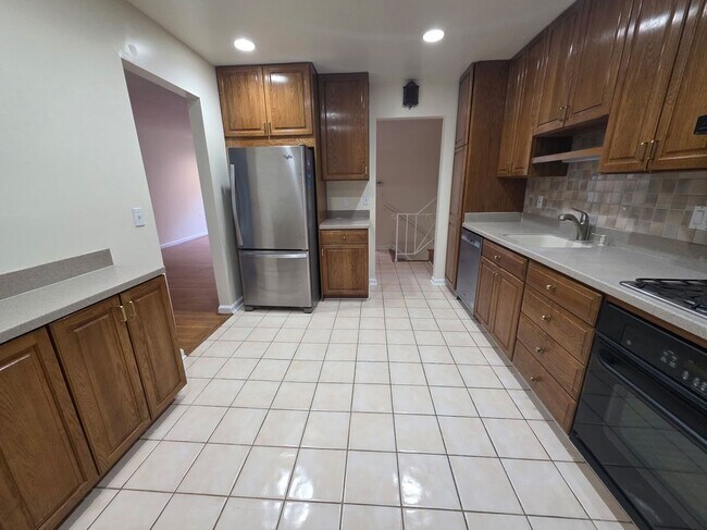 Building Photo - 612 Kenbrook Dr