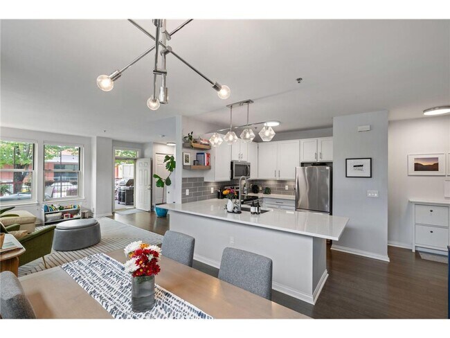 Primary Photo - 675 N 1st St