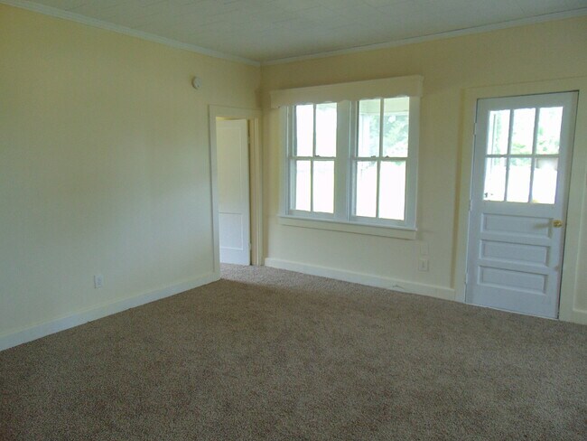 Building Photo - Water-Front Living