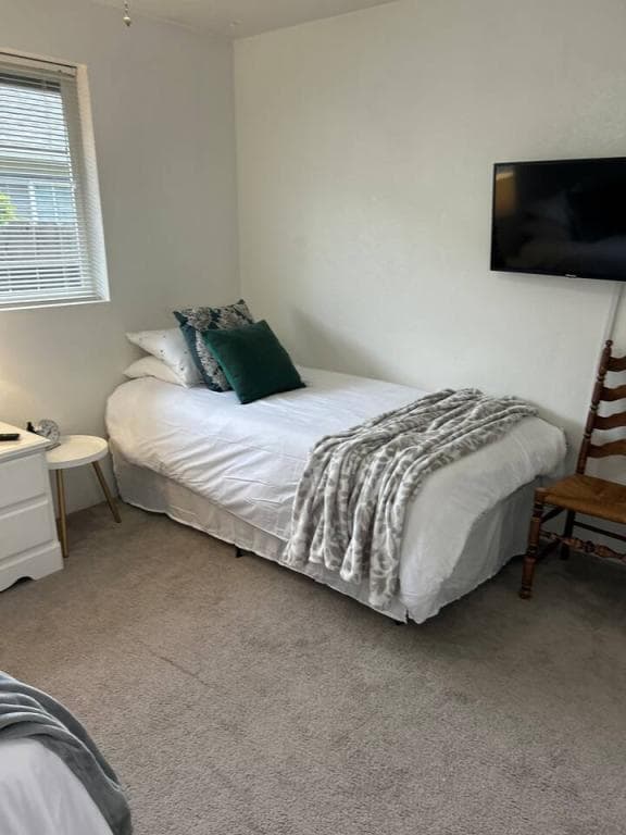 Building Photo - 563 Primrose Dr