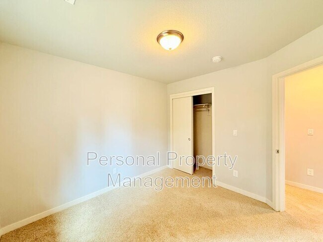 Building Photo - 3541 NE 61st Way